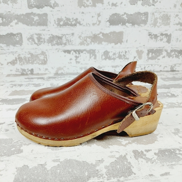 Boutique Shoes - Boutique Brown Wood Sole Round Toe Strap Buckle Boho Casual Clogs E955